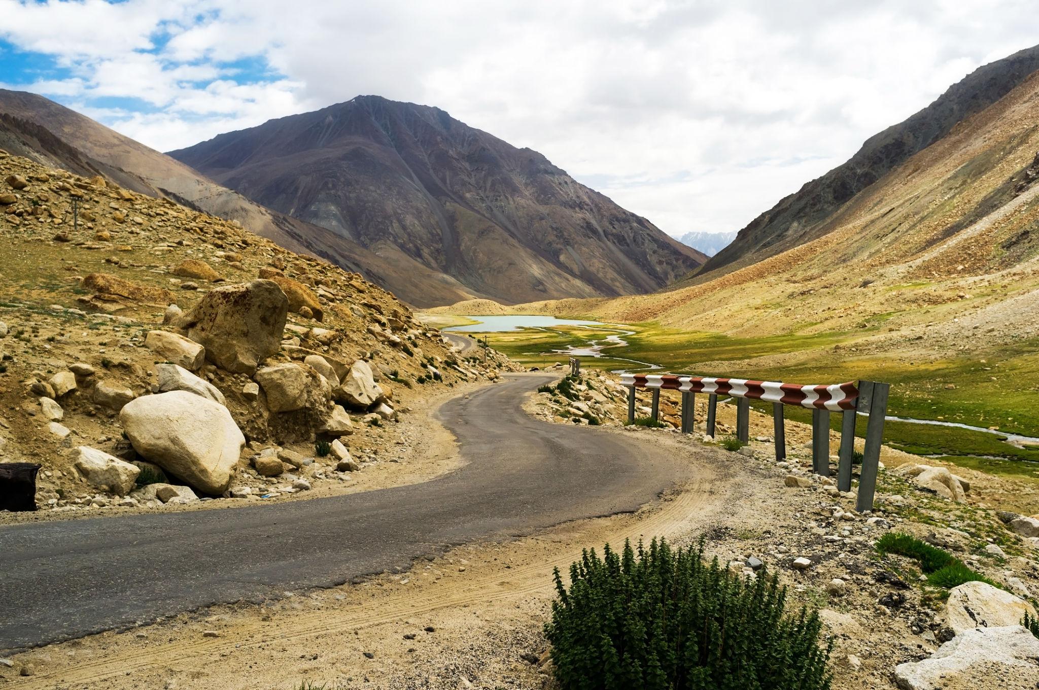 Leh Ladakh Pangong Lake mountains
